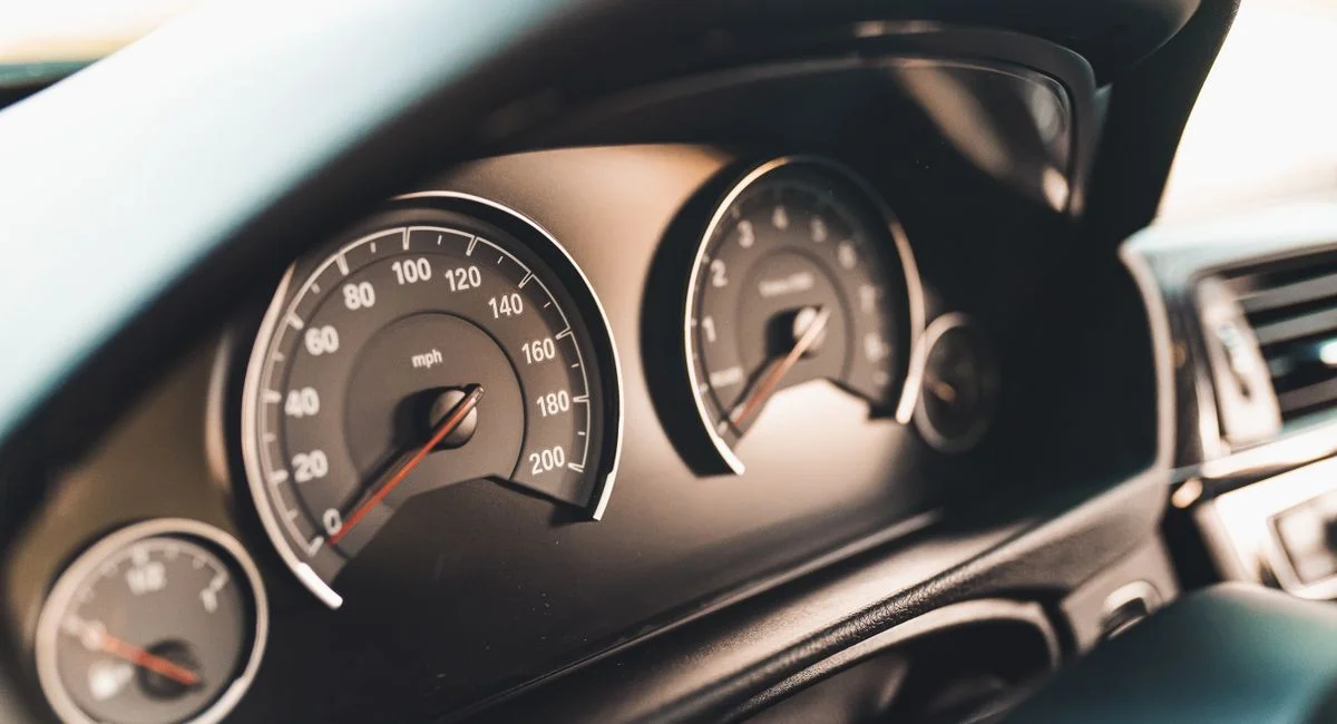 Comment remettre un compteur au bon kilométrage et garantir un kilométrage réel fiable ?