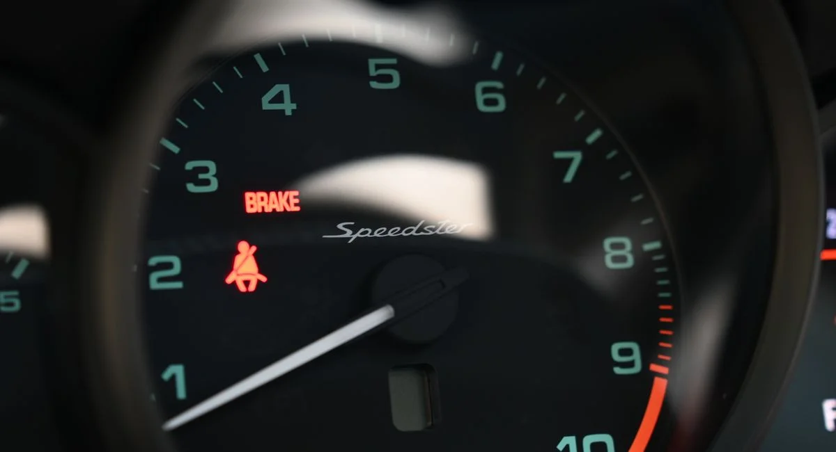 Le voyant AdBlue et le voyant moteur allumés : comprendre les causes et agir efficacement